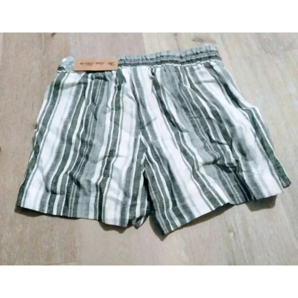 Marissa Olivia Women's Size Small Striped Shorts With Pockets NWT - Picture 4 of 5